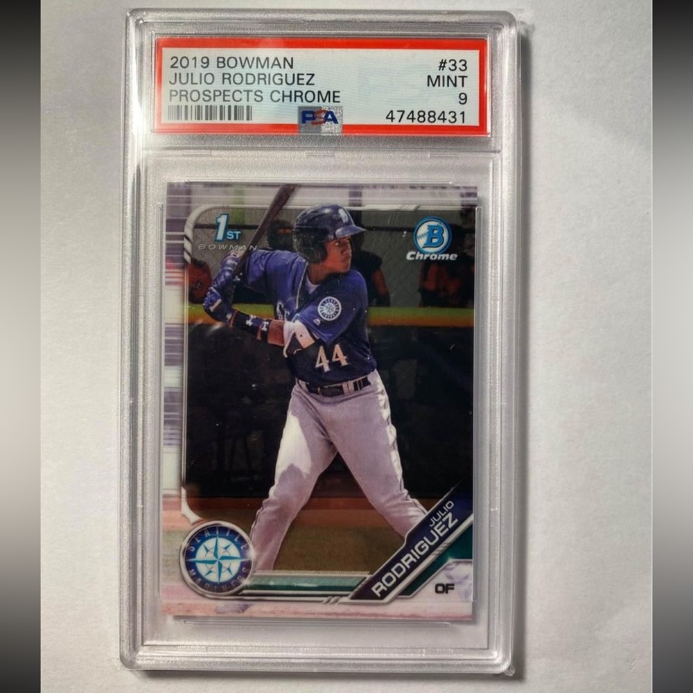 Mystery Pack of 20 MLB, NHL, NFL & NBA Will contain 1 Auto/Jersey or PSA card